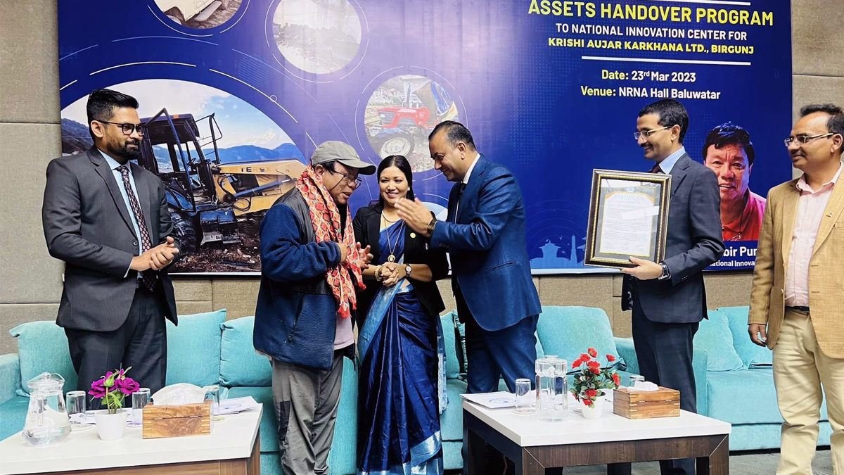 आविष्कार केन्द्रलाई एनआरएनएद्वारा ६३ लाख बराबरको सहयोग